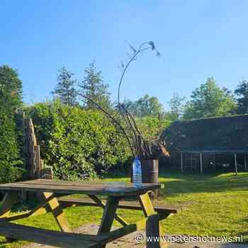 Afvalverbranding op eiland Westeinderplassen