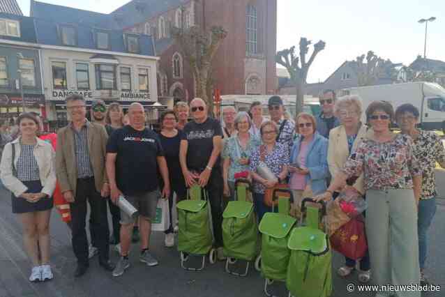 Marktbezoekers gaan met prijzen naar huis