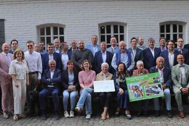 Serviceclub steunt vijftien projecten met mooie cheque