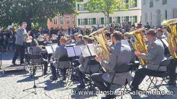 Bei Prachtwetter am Muttertag: Ulmer Paradekonzerte gestartet