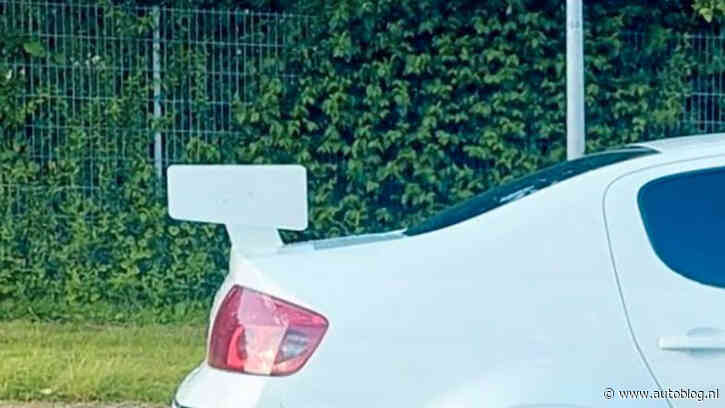 Deze occasion met 1.8 heeft een enorme spoiler (met een goede reden)