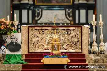 Reliekschrijn heilige Bernadette Soubirous strijkt neer in Antwerpse Kathedraal