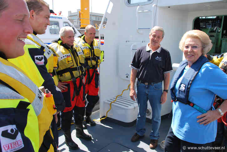Prinses Beatrix vaart mee met de redders van de KNRM