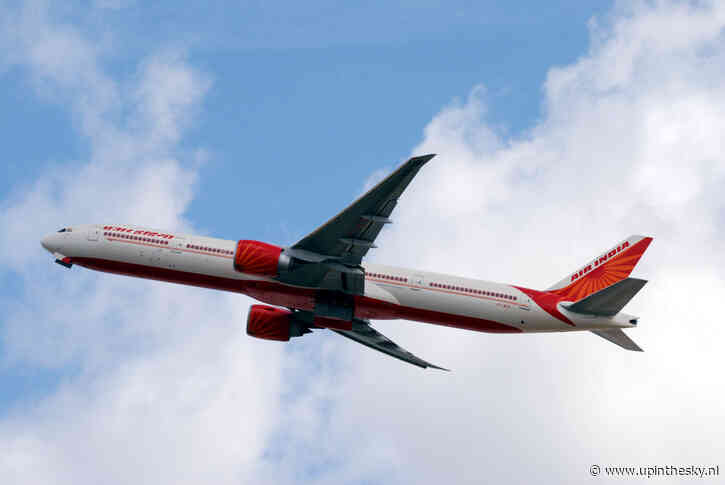 777 wijkt boven Europa plotseling ver af van route