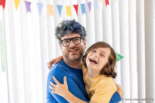 Jarige Miro (10) krijgt zelfgemaakt liedje en videoclip cadeau van papa Ruben (38): “Intens bijzonder om hem tien jaar lang te mogen zien opgroeien”