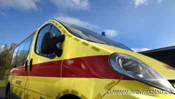 Vrouw (71) op fiets raakt gewond