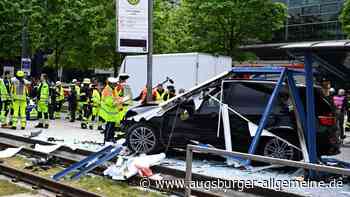Auto in Haltestelle gefahren: 22-jährige Studentin gestorben