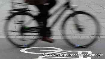 Betrunkener Fahrradfahrer kollidiert mit Mülltonne