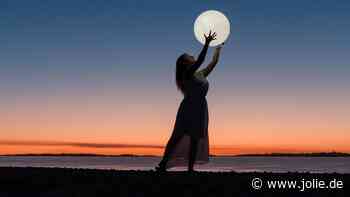 Neumond im Mai: 3 Sternzeichen erhalten eine Nachricht, die ihr Leben verändern wird