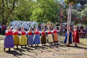 Volkskunstgroep viert lente met traditionele meiboomplanting