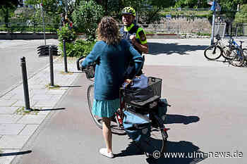 Fahrrad-Polizisten suchen das Gespräch Neu-Ulm