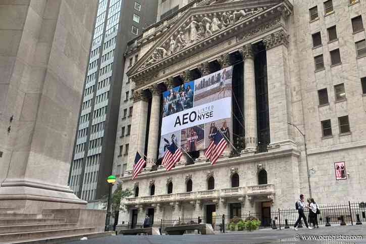 American Eagle tumbles after pulling financial guidance for 2025