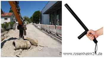 Bauarbeiter mit Schlagstock attackiert: Autofahrer dreht an Baustelle in Kolbermoor völlig durch