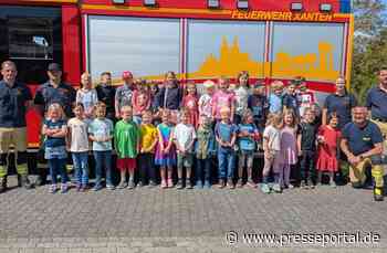 FW Xanten: Was tun wenn es brennt? - Kindergärten zu Besuch bei der Feuerwehr