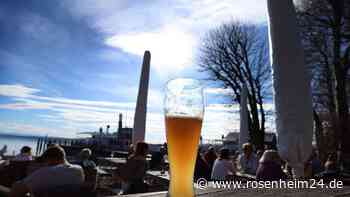 Weißbierglas zu wenig gefüllt – Unternehmer will kirchliche Feiertage abschaffen