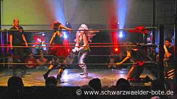 Event in der Calmbacher Enztalhalle: Wrestling mit mehr Frauen und einem Newcomer