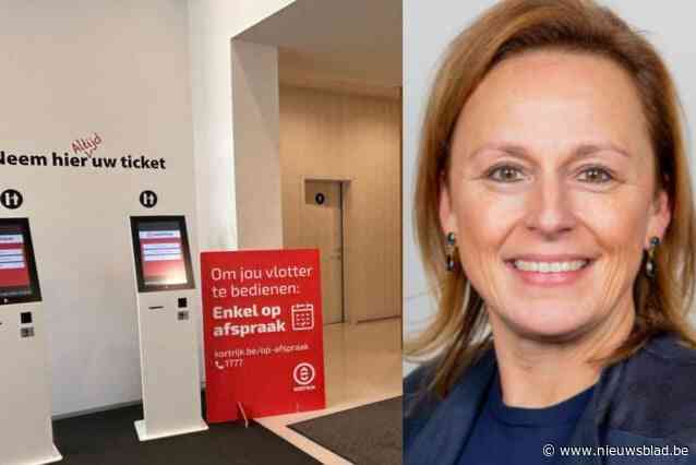 Onderbemande dienst Burgerzaken kan plotse piek van nieuwe identiteitskaarten niet opvangen: “Wachttijden van meer dan een maand”