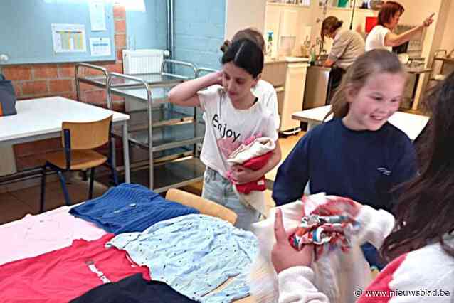 Kinderen ruilen onderling kledij