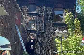 FW Rheurdt: Fassade brennt nach Flämmarbeiten - eine Person verletzt