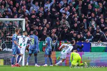 Ajax verliest koppostie aan PSV na dramatische ontknoping in Groningen