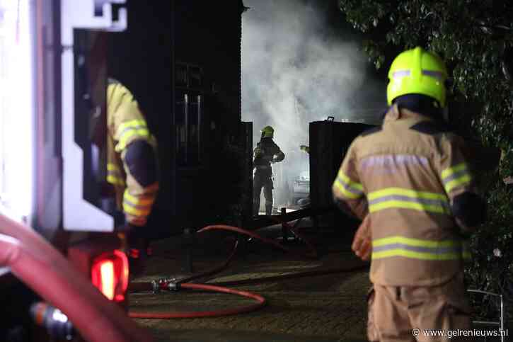 Uitslaande brand achter woning zorgt voor veel schade