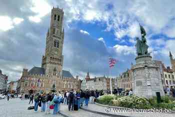 Brugge verliest tot 70 kasseien per maand, stad roept toeristen op om souvenirs elders te zoeken: “We vragen simpelweg respect”