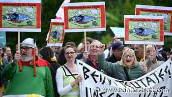 Hauptversammlung: Commerzbank-Mitarbeiter protestieren gegen Unicredit – Investorin lobt „sensationelle Outperformance“