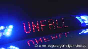 Zu schnell und betrunken: Auto überschlägt sich und steckt kopfüber zwischen zwei Bäumen