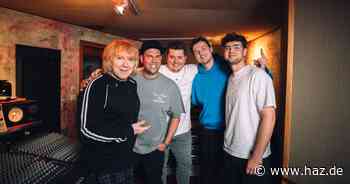 Hannovers DJ-Duo Adaptiv schafft Technoversion von „Alles nur geklaut“