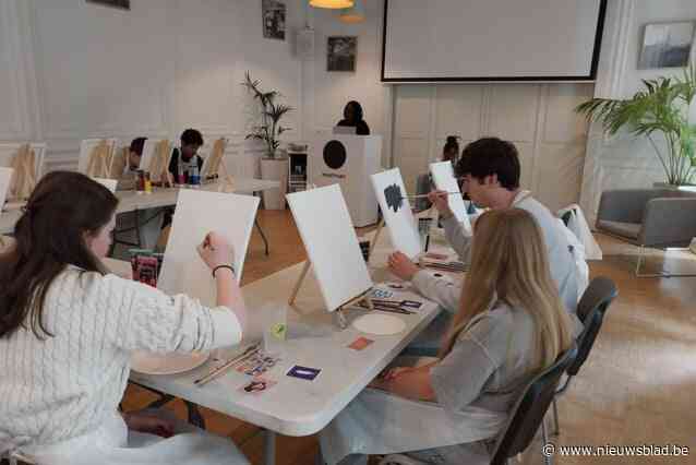 Leerlingen en studenten babbelen online en ontmoeten elkaar in het echt om Nederlands te oefenen: “Dit zijn waardevolle oefenkansen”