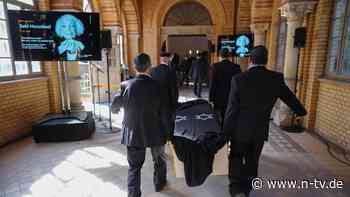 Beisetzung in Berlin-Weißensee: Trauerredner würdigen Friedländers "Geschichte der Stärke"