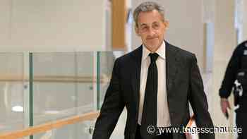 Frankreichs Ex-Präsident Sarkozy ist seine Fußfessel wieder los