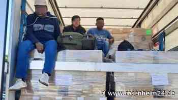 Klopfgeräusche aus Lkw – Polizei entdeckt drei Geschleuste auf der A8 bei Bergen