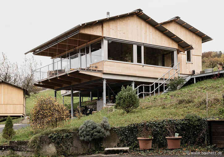 Ohne Beton auf der grünen Wiese - Einfamilienhaus in Reigoldswil von CRRA