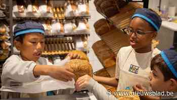 Leerlingen Basisschool Inpeeria een dag aan de slag bij Albert Heijn: “Je moet hier veel zaken tegelijk kunnen”