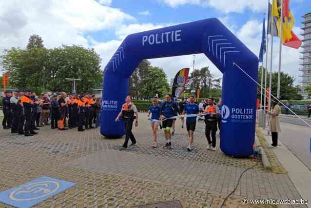Politie-agenten bundelen krachten in estafetteloop van 328 kilometer: “We lopen van Aarlen naar Oostende voor gesneuvelde collega’s”