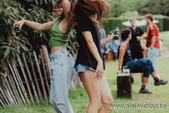 Paradise City opent blotevoetenpodium: “Een plek om te vertragen, te verbinden en te dansen”