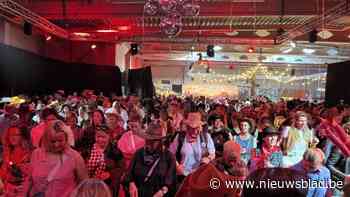 Duizend ambtenaren gaan uit de bol op bal in thema van Wilde Westen: “Het moet niet altijd serieus zijn”