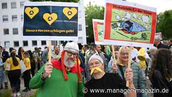 Commerzbank-Beschäftigte protestieren gegen mögliche Übernahme durch UniCredit