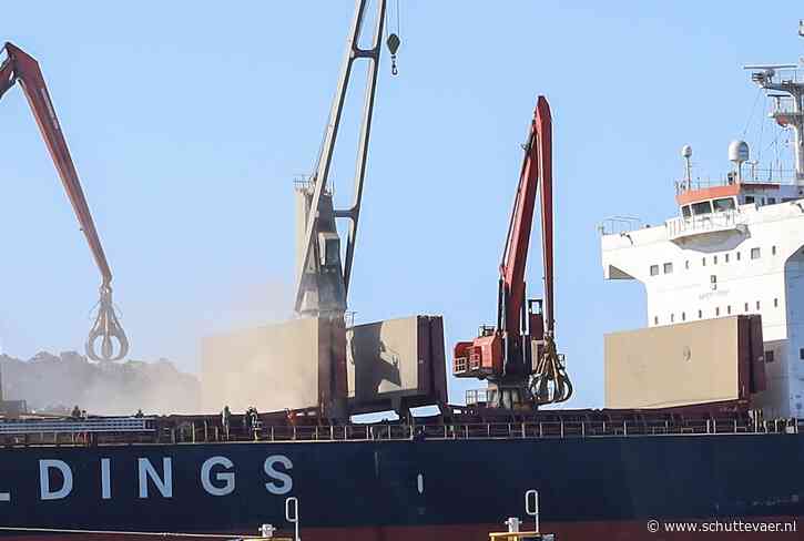Veel rook bij brand op schip in Westelijk Havengebied Amsterdam