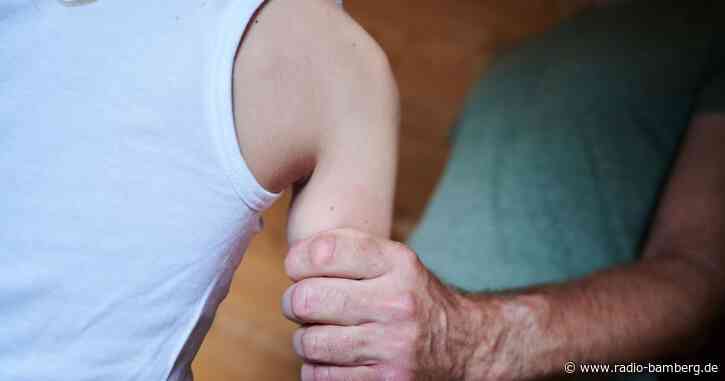 Eltern sollen Tochter im Hundekäfig gehalten haben