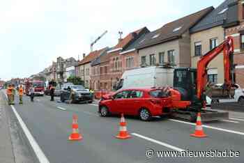 Bestuurder zwaargewond na frontale botsing