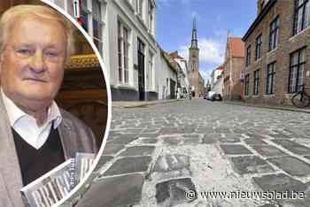 Toeristen nemen massaal Brugse kasseien mee als souvenir: “Er is nochtans niets middeleeuws aan”