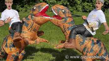 Sportbuddies lopen zondag Quooker 10 Miles Malle in dinopak voor kankeronderzoek: “Het wordt zweten, maar we zullen finishen”