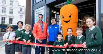 Team GB star opens first Aldi in Wimbledon as bargain hunters flock to new store
