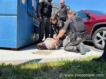 Deputy injured as woman attempts to flee arrest at courthouse