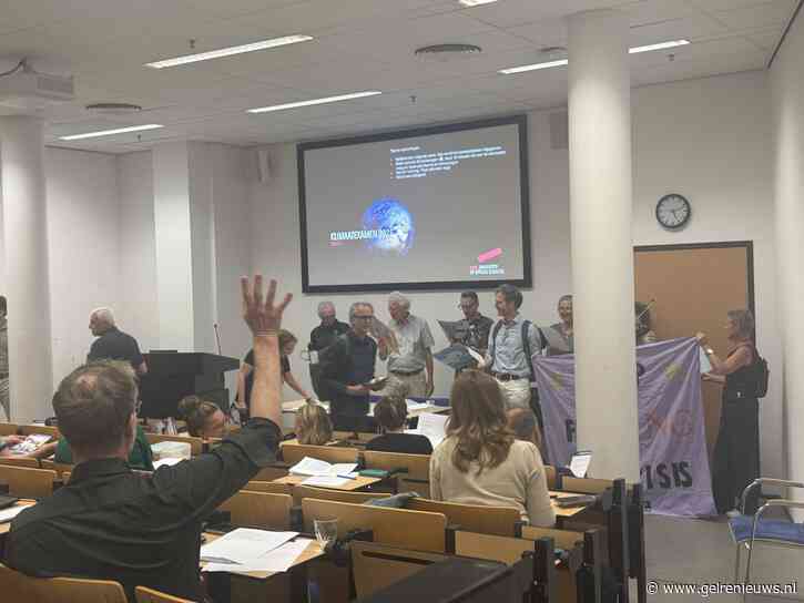 Klimaatactivisten verstoren tentamen bij HAN in protest tegen ING-samenwerking