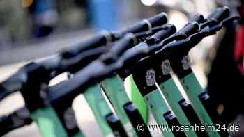 Mitarbeiter reagiert schnell: Akku von E-Roller fängt Feuer und explodiert