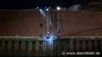 Dalben brennt im Binnenhafen – Löschen schwieriger als gedacht