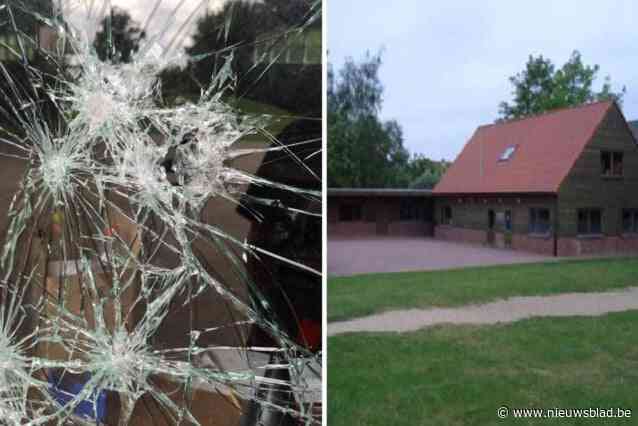 Chiro Sint-Gerolf vraagt maatregelen nadat vandalen ruiten ingooien: “Al het vierde incident dit jaar”